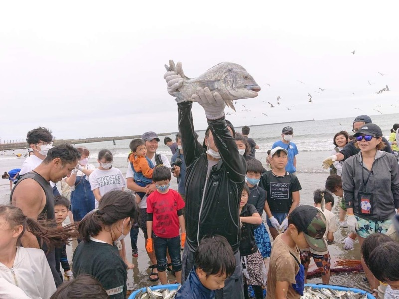 「大洗海の大学」の地曳網体験漁体験の様子