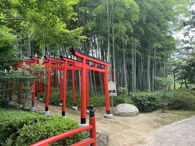 中津万象園・丸亀美術館の庭園風景