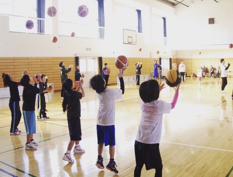 「バスケットボール推進会」の子供向けスクールの様子