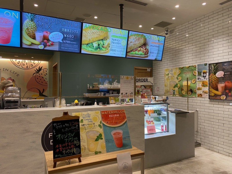 「FRUITS IN LIFE 東京ミッドタウン」の店内入口