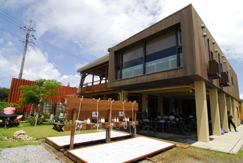沖縄県恩納村にある「マリンクラブ ナギ」の外観