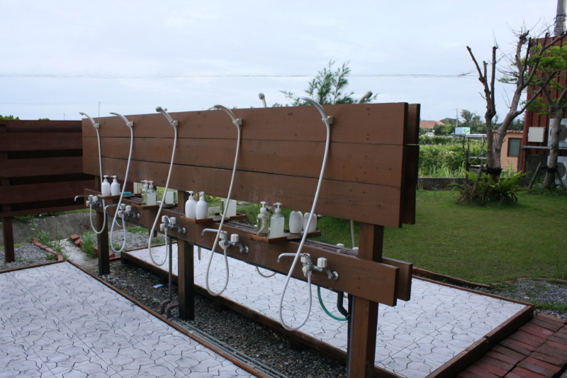 沖縄県恩納村にある「マリンクラブ ナギ」のシャワースペース