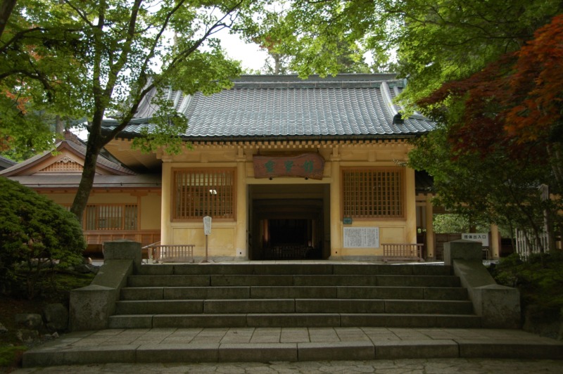 和歌山県にある高野山霊宝館の外観
