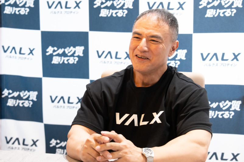 インタビューに答える山本義徳さん